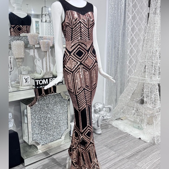 Dresses & Skirts - NWOT 🌙 Elegant Black and Rose Gold Sequin Evening Dress